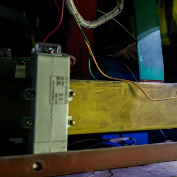 12v to 220v inverter connected to battery