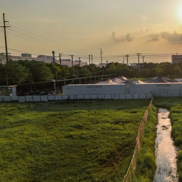 Install photovoltaic base stations on containers