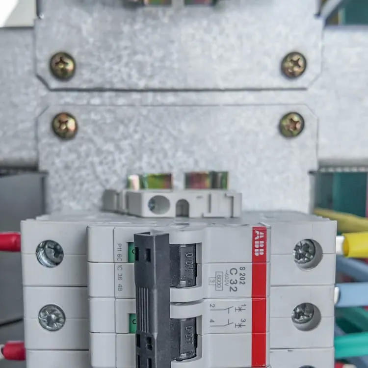 Advantages and disadvantages of photovoltaic combiner boxes