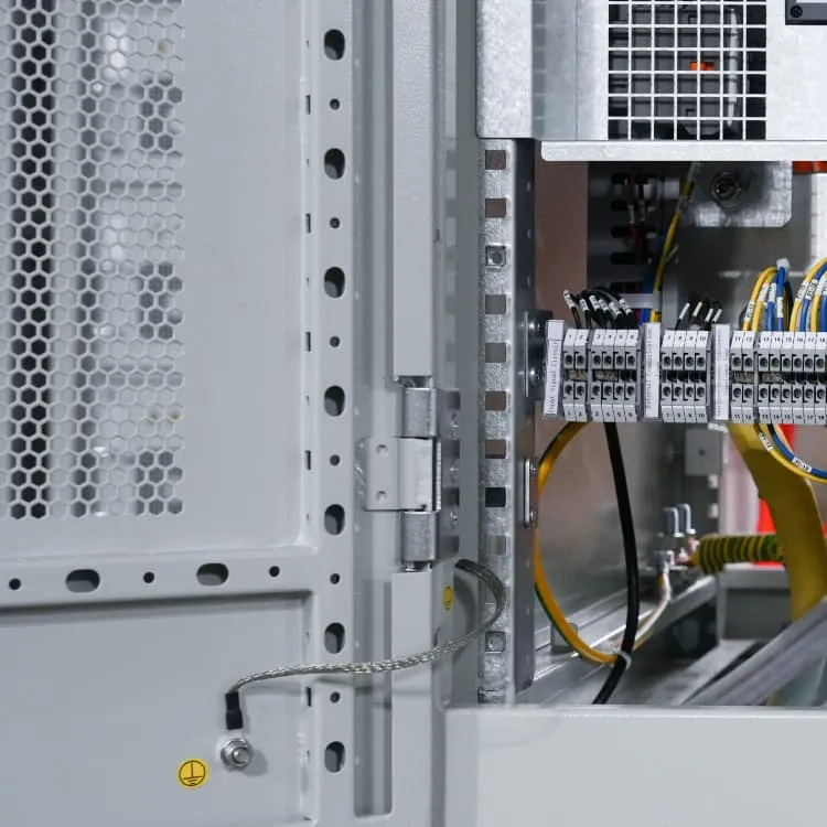 Remote control of communication base station power supply