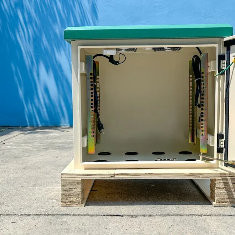 What is the voltage of a flow battery 