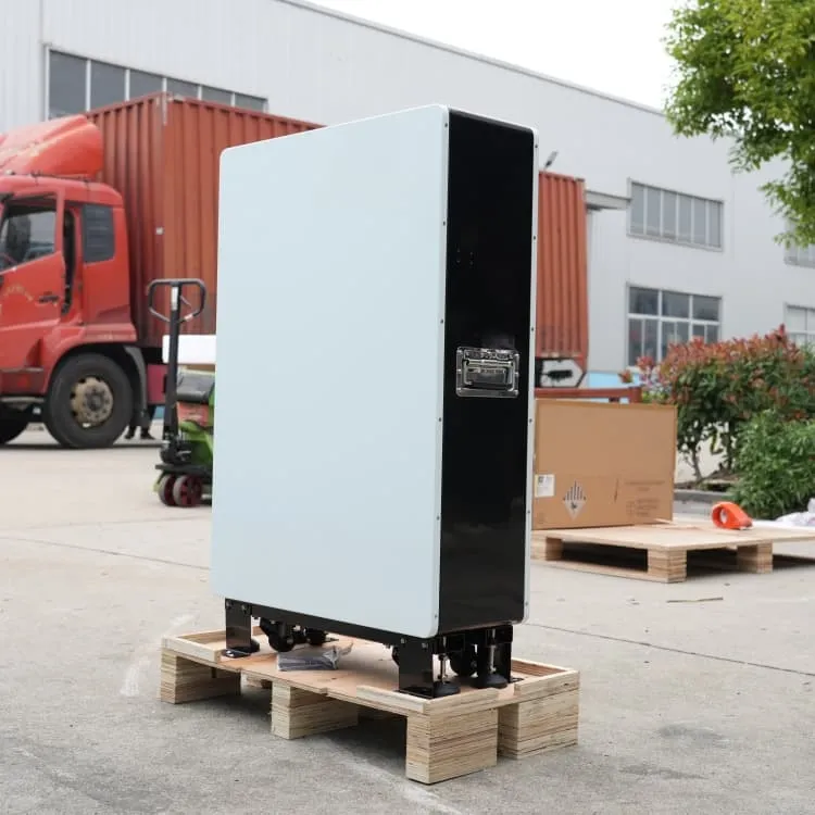 How many volts does 700 watts of solar energy produce 